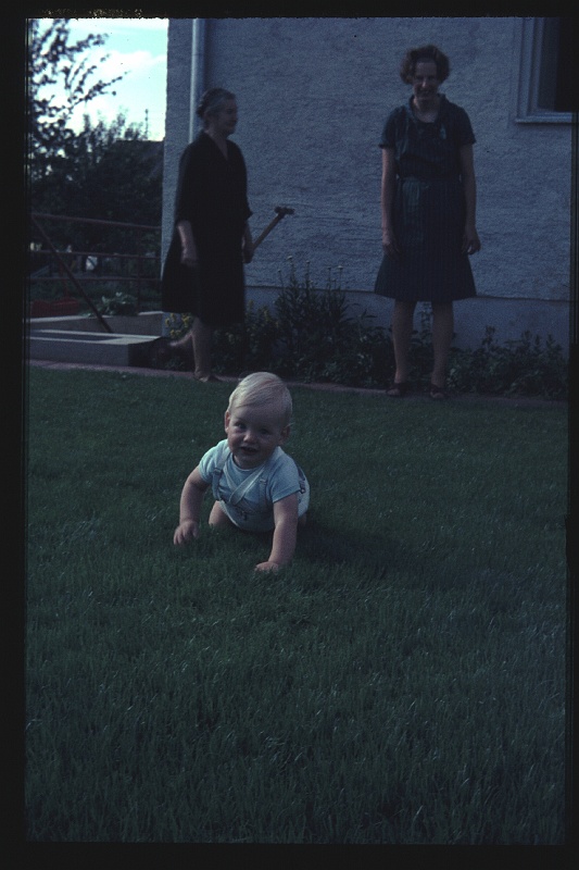 02.Regensburg jun 1966 Omi,Mama,Peter.JPG